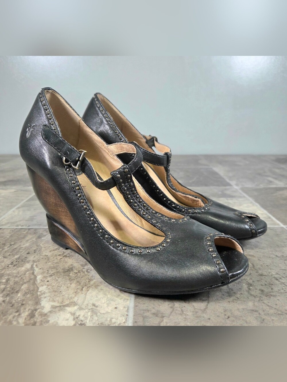FRYE COLETTE VINTAGE STUD T-STRAP LEATHER WOODEN WEDGE HEELS.